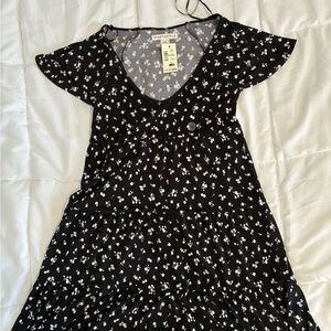 Aeropostale Gray and White Floral Top